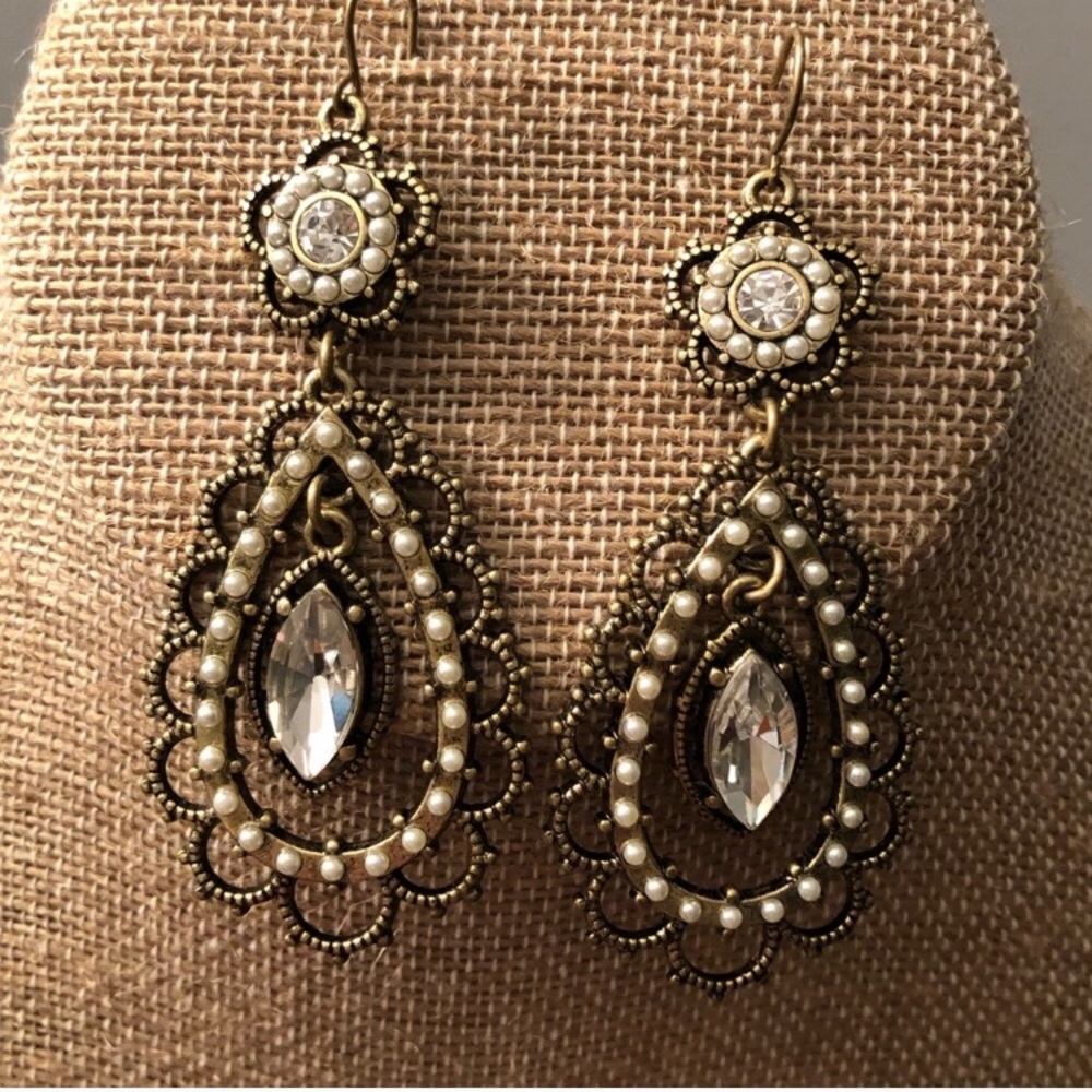 Chloe and Isabel crystal and pearl earrings - Picture 5 of 7